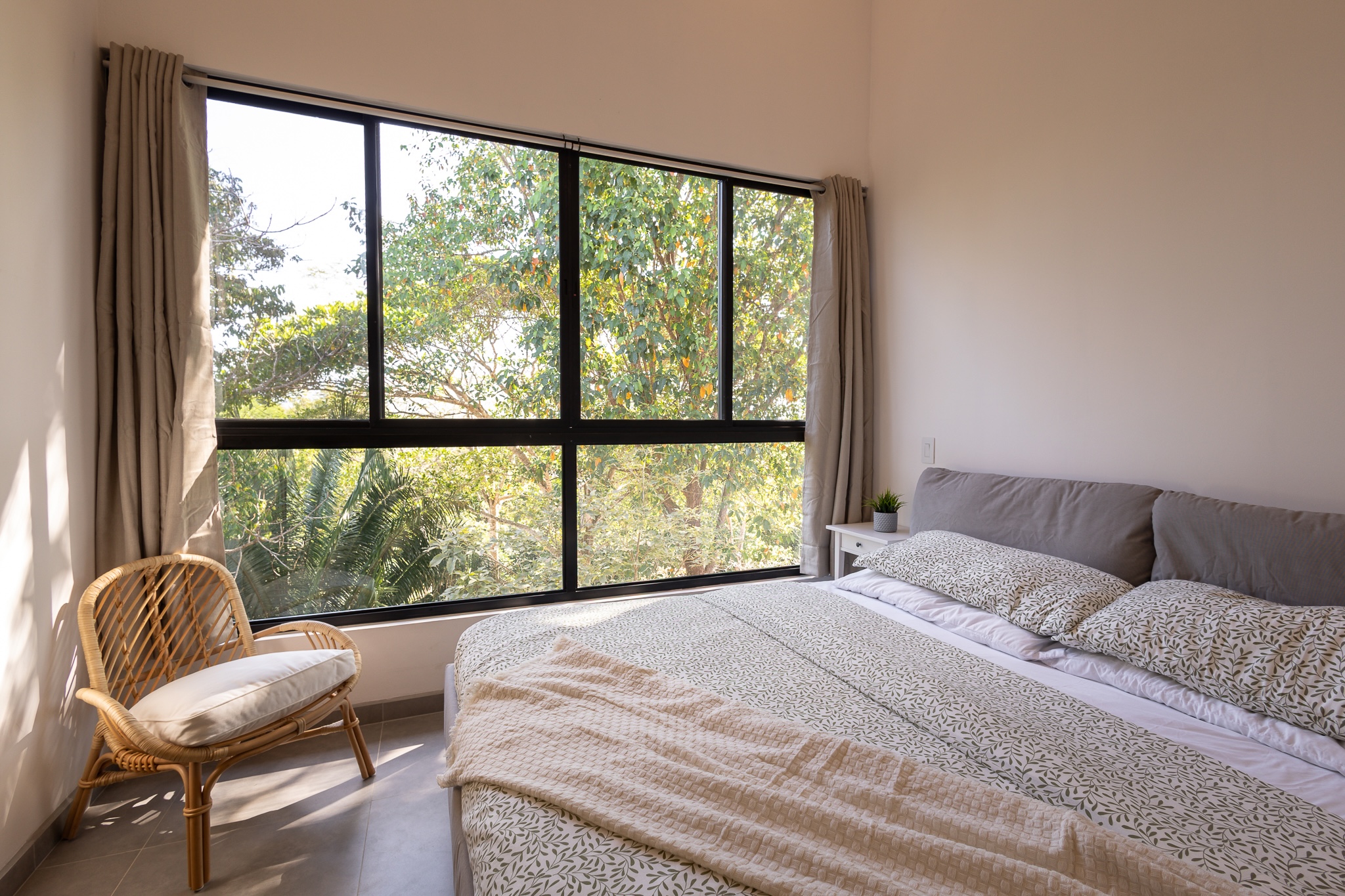 Hilltop Villa master bedroom