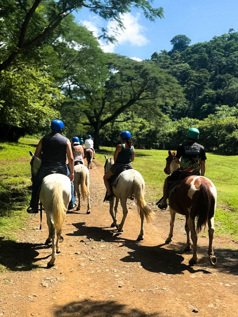 Horseback riding trail Costa Rica