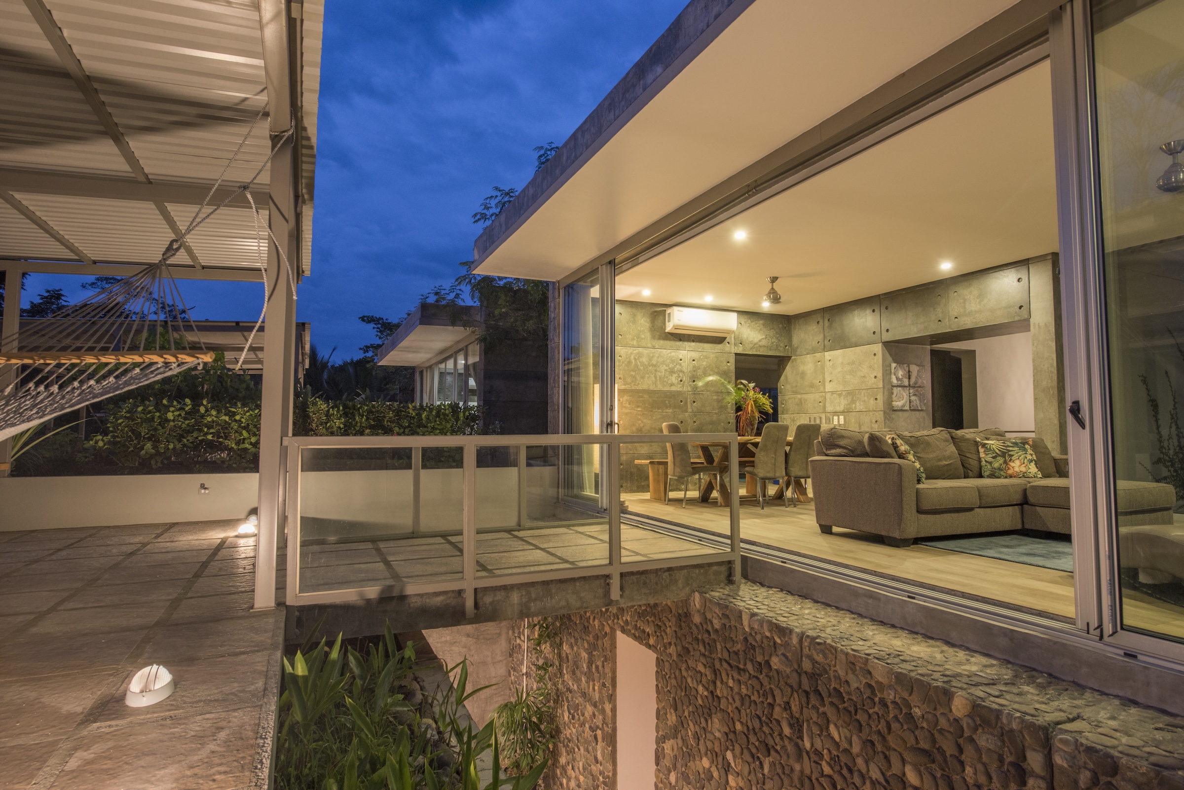 Villa Los Laureles III — pool with jungle view