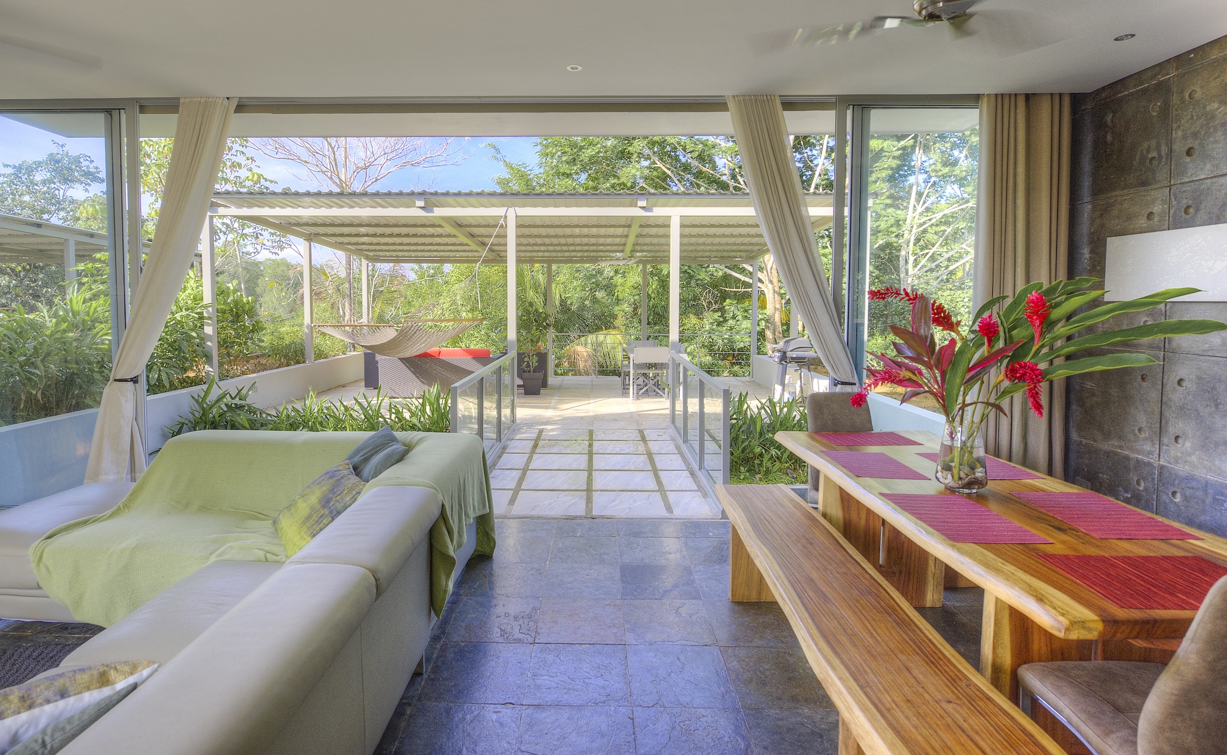 Villa II dining area