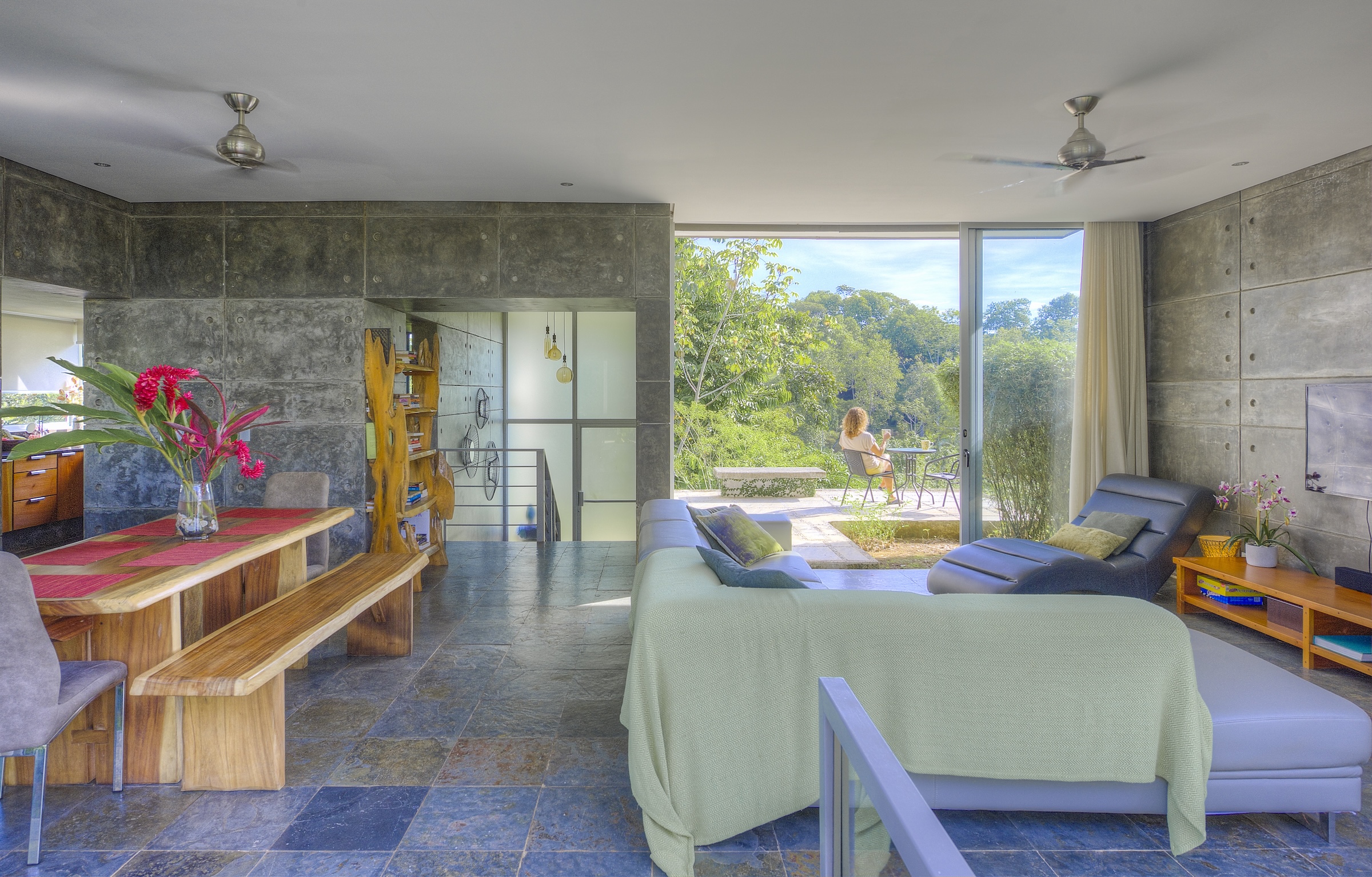 Villa II living and dining room